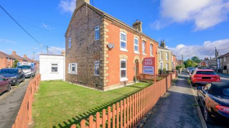 3 bedroom Semi-detached house for sale in Chauntry Road, Alford, LN13