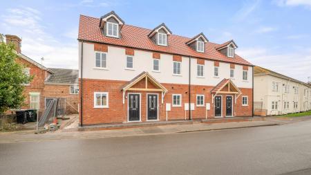 3 bedroom Terraced House for sale in Church Road South, Skegness, PE25