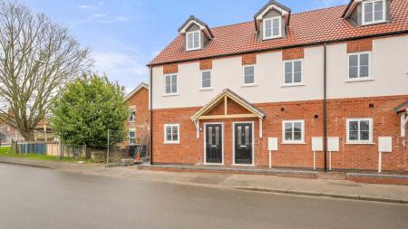 3 bedroom Terraced House for sale in Church Road South, Skegness, PE25