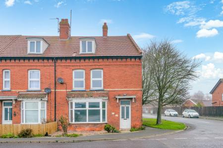 8 bedroom End of terrace house for sale in Wainfleet Road, Skegness, PE25