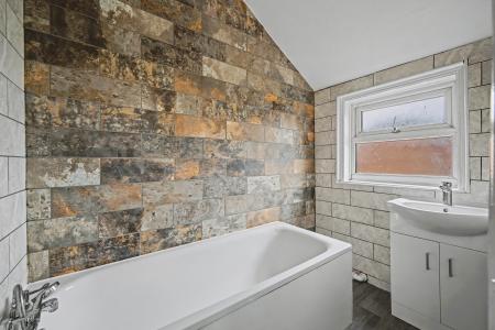 8 bedroom End of terrace house for sale in Wainfleet Road, Skegness, PE25