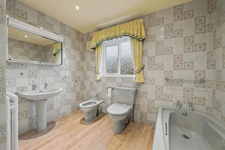 4 bedroom Detached house for sale in Ingoldmells Road, Addlethorpe, PE24