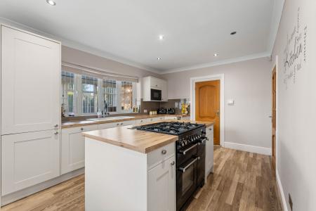 4 bedroom Detached house for sale in Sunningdale Drive, Skegness, PE25