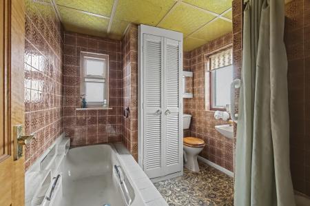 3 bedroom Semi-detached house for sale in Hoylake Drive, Skegness, PE25