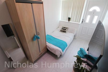 Woodgreen Road - VIEWINGS AVAILABLE FROM 8am - 8pm