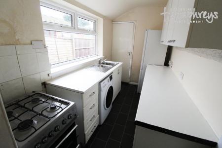 2 bedroom Property to let in Margaret Street - West Bromwich B70