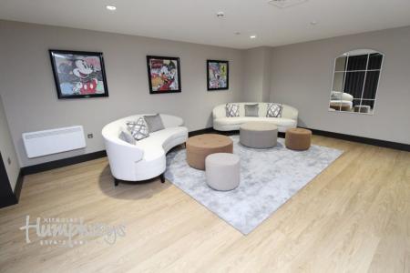 2 bedroom Property to let in East Timber Yard - B5 - 8-8 Viewings
