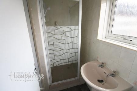 1 bedroom Property to let in Old Chapel Walk, Oldbury B68