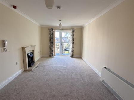 2 bedroom Flat for sale in All Saints Road, Burton-On-Trent