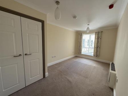 2 bedroom Flat for sale in All Saints Road, Burton-On-Trent