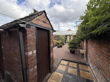 2 bedroom Terraced House for sale in Blackpool Street, Burton-On-Trent