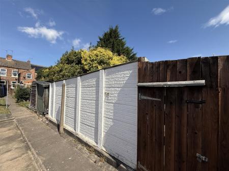 2 bedroom Terraced House for sale in Oak Street, Burton-On-Trent