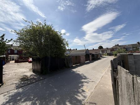 2 bedroom Terraced House for sale in Oak Street, Burton-On-Trent