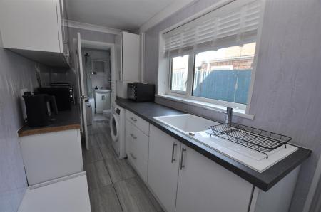 2 bedroom Terraced House for sale in Woods Lane, Burton-On-Trent