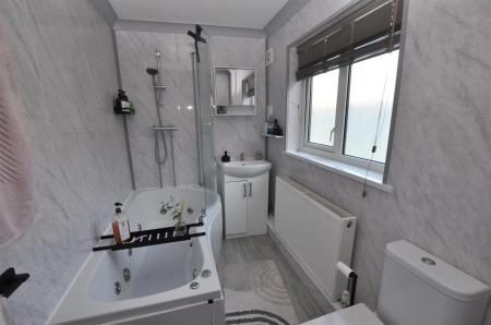 2 bedroom Terraced House for sale in Woods Lane, Burton-On-Trent