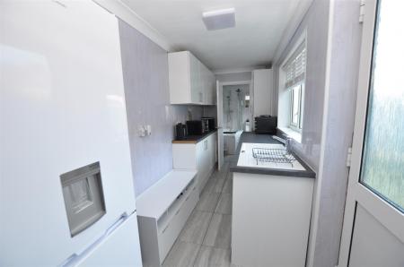 2 bedroom Terraced House for sale in Woods Lane, Burton-On-Trent