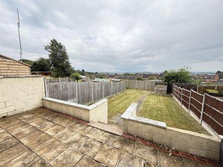 3 bedroom Terraced House for sale in Chestnut Avenue, Midway