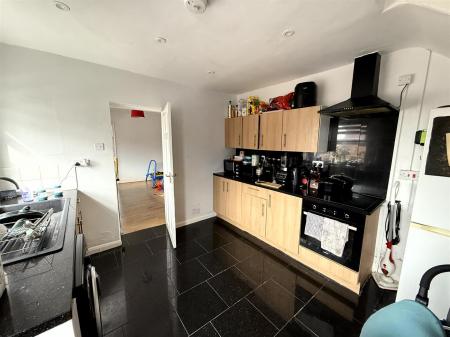 4 bedroom End of terrace house for sale in Long Street, Burton-On-Trent