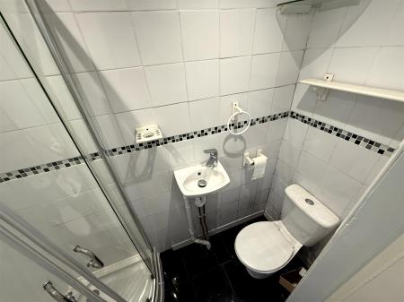 4 bedroom End of terrace house for sale in Long Street, Burton-On-Trent