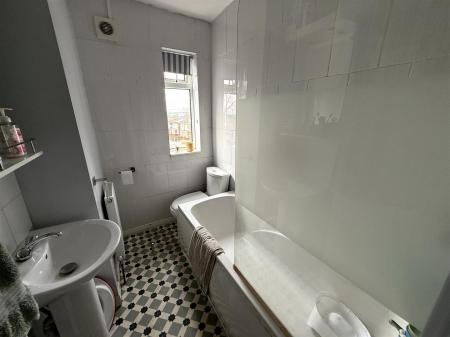4 bedroom End of terrace house for sale in Long Street, Burton-On-Trent