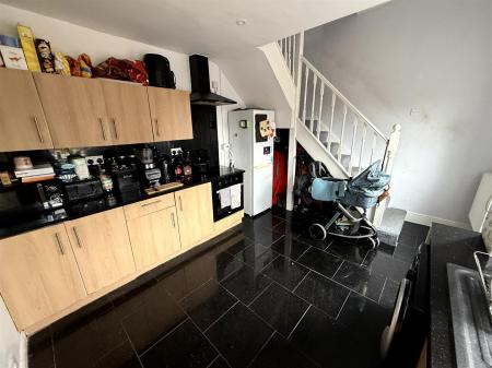 4 bedroom End of terrace house for sale in Long Street, Burton-On-Trent