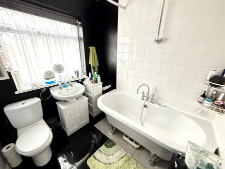 4 bedroom End of terrace house for sale in Long Street, Burton-On-Trent
