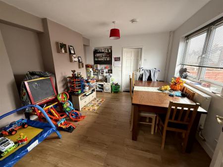 4 bedroom End of terrace house for sale in Long Street, Burton-On-Trent