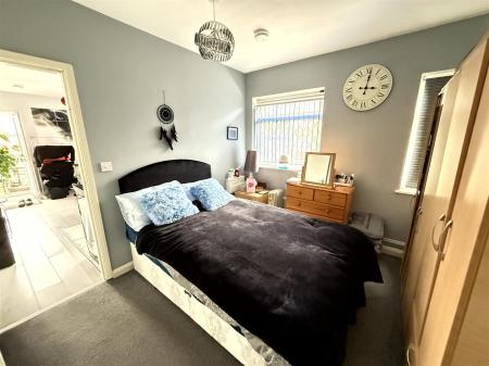 4 bedroom End of terrace house for sale in Long Street, Burton-On-Trent