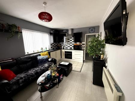 4 bedroom End of terrace house for sale in Long Street, Burton-On-Trent