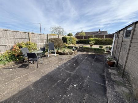 2 bedroom Semi-detached bungalow for sale in Henhurst Ridge, Burton-On-Trent
