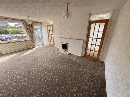 2 bedroom Semi-detached bungalow for sale in Henhurst Ridge, Burton-On-Trent