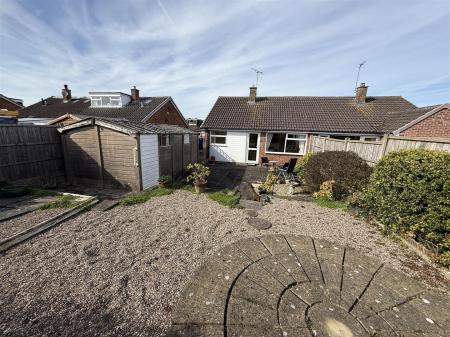 2 bedroom Semi-detached bungalow for sale in Henhurst Ridge, Burton-On-Trent