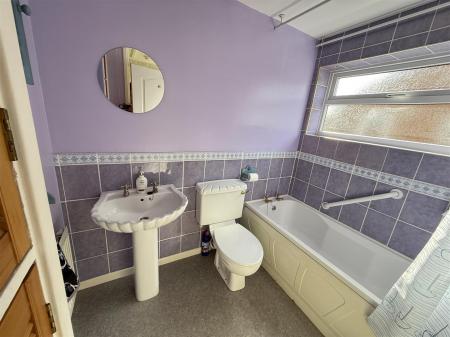 2 bedroom Semi-detached bungalow for sale in Henhurst Ridge, Burton-On-Trent
