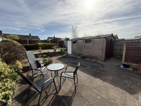 2 bedroom Semi-detached bungalow for sale in Henhurst Ridge, Burton-On-Trent
