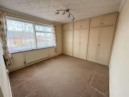 2 bedroom Semi-detached bungalow for sale in Henhurst Ridge, Burton-On-Trent