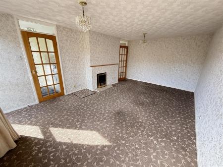 2 bedroom Semi-detached bungalow for sale in Henhurst Ridge, Burton-On-Trent