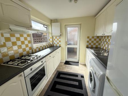 2 bedroom Semi-detached bungalow for sale in Henhurst Ridge, Burton-On-Trent