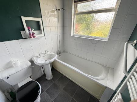 3 bedroom Semi-detached house for sale in Belvedere Road, Burton-On-Trent