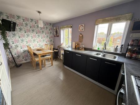 3 bedroom Town house for sale in Saw Mill Way, Burton-On-Trent
