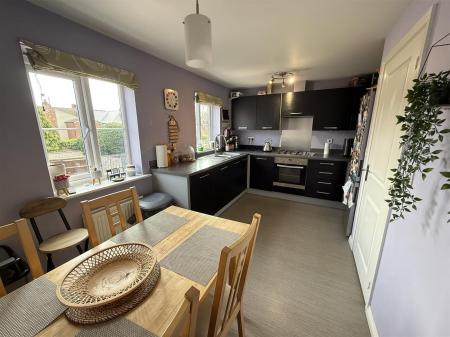 3 bedroom Town house for sale in Saw Mill Way, Burton-On-Trent
