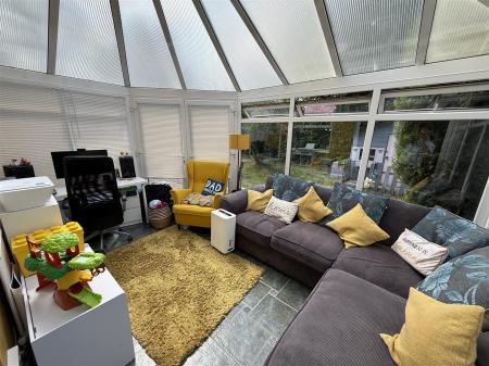 4 bedroom Semi-detached house for sale in Leamington Road, Branston, Burton-On-Trent