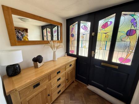 4 bedroom Semi-detached house for sale in Leamington Road, Branston, Burton-On-Trent