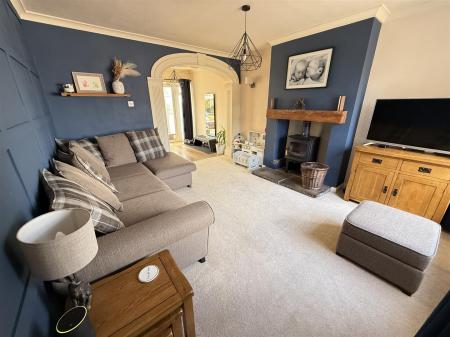 4 bedroom Semi-detached house for sale in Leamington Road, Branston, Burton-On-Trent