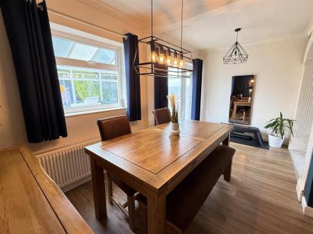 4 bedroom Semi-detached house for sale in Leamington Road, Branston, Burton-On-Trent