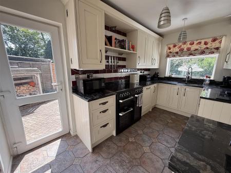 4 bedroom Semi-detached house for sale in Leamington Road, Branston, Burton-On-Trent