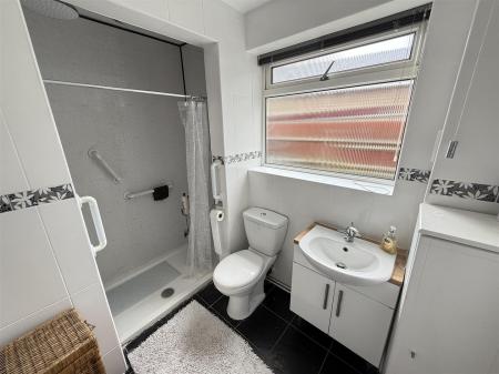 3 bedroom Detached bungalow for sale in Dalebrook Road, Burton-On-Trent