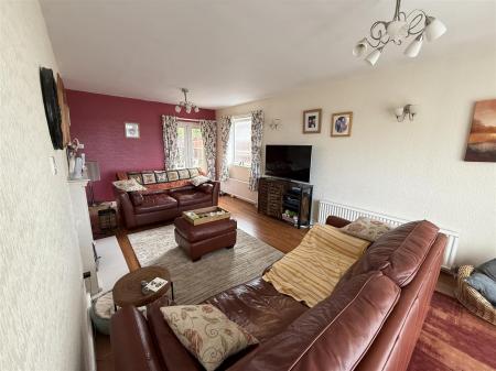 3 bedroom Detached bungalow for sale in Dalebrook Road, Burton-On-Trent