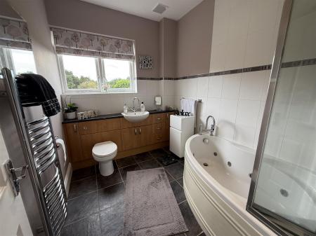 2 bedroom Town house for sale in Carnarvon Court, Bretby, Burton On Trent