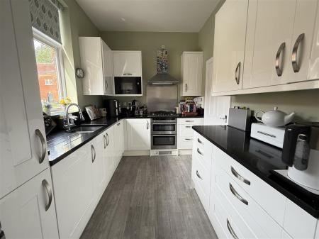 2 bedroom Town house for sale in Carnarvon Court, Bretby, Burton On Trent