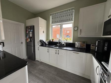 2 bedroom Town house for sale in Carnarvon Court, Bretby, Burton On Trent